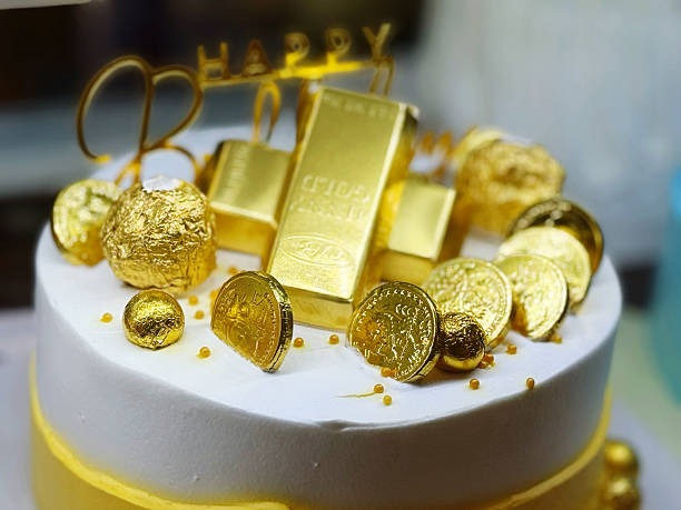 Surprise Reveal The Rising Popularity of Money Pulling Cakes