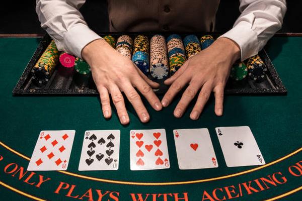 Discover Exciting Baccarat Tables and Progressive Jackpot Slots Through เว็บพนัน
